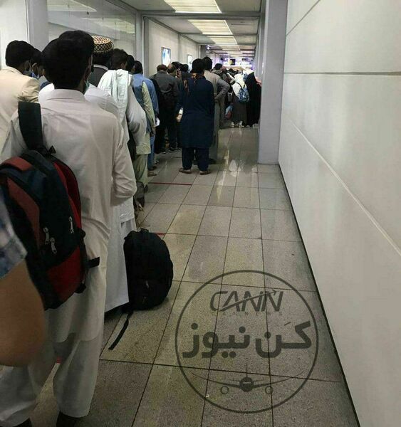 صف انجام تست مسافران پروازهای ورودی در فرودگاه امام خمینی (ره)