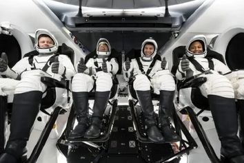 سفر فضانوردان «کرو-۸» به سمت خانه آغاز شد