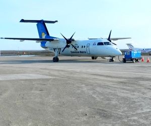 یک فروند Havilland Dash 8-100 کانادایی به رجیستر C-GRGO و شماره پرواز 5T-656 به همراه ۲۸ سر نشین پرواز دارد‌.