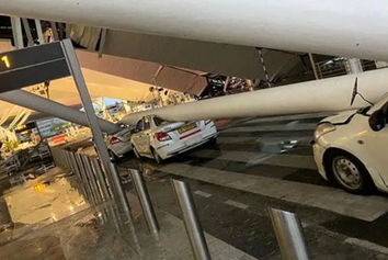 سقوط ستون‌های سقف فرودگاهی در هند یک کشته برجای گذاشت + فیلم