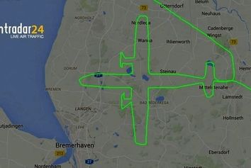 پرواز به شکل هواپیما