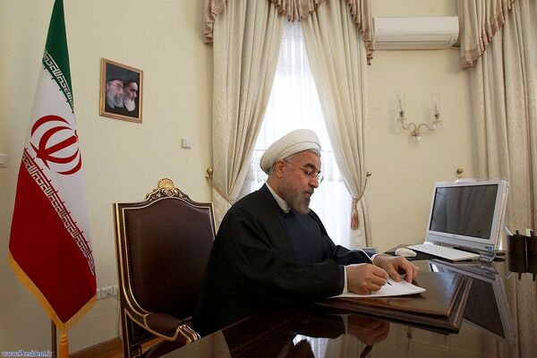 روحانی در پی سانحه سقوط هواپیمای مسافربری پاکستان در پیامی به نخست وزیر این کشور، ضمن ابراز همدردی، این مصیبت را به دولت و ملت پاکستان و خانواده قربانیان این حادثه تسلیت گفت.
