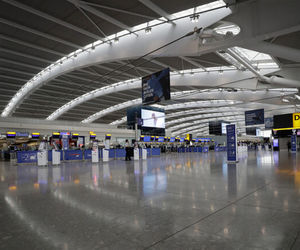 لغو ده‌ها پرواز در بریتانیا در پی نقص فنی