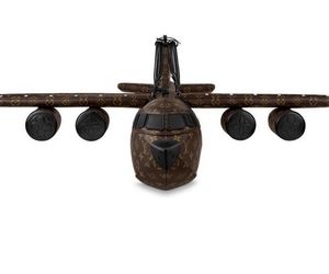 کیف طرح هواپیمای لویی ویتون گران‌تر از هواپیمای واقعی