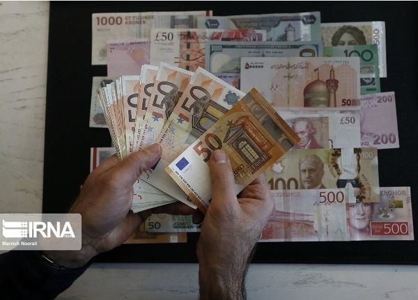 جریمه ۵ میلیارد ریالی قاچاق ارز در فرودگاه امام (ره)