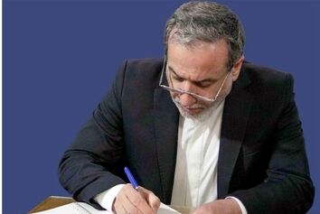عراقچی خواستار برقراری پرواز مستقیم بین ایران و تونس شد