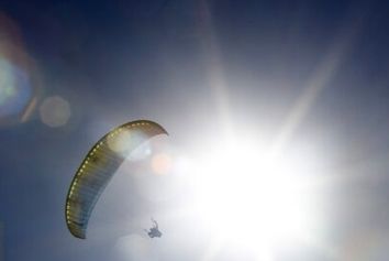 پرواز با پاراگلایدر