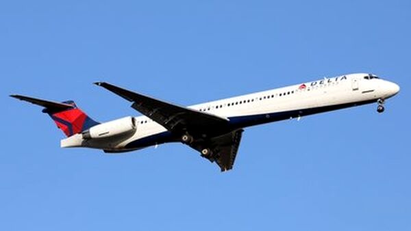  برخورد رعدوبرق با یک فروند MD-88 خطوط هوایی دلتا