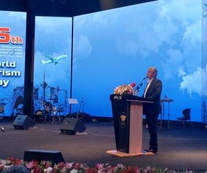 باید محدودیت‌های حوزه گردشگری برداشته شود