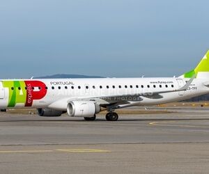  یک فروند امبرائر ERJ-190 شرکت هواپیمایی پرتغال (TAP) به رجیستر CS-TPV با شماره پرواز TP-487 از مبدا نیس فرانسه به مقصد لیسبون پرتغال به همراه ۶۱ مسافر و ۵ خدمه پرواز داشت.