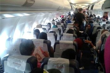 نفخ شکم این مسافر باعث فرود اضطراری هواپیما شد!