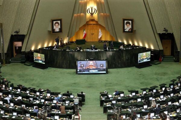 اعتراض سخنگوی هیات رئیسه مجلس
به گرانی اقلام فرودگاهی 
