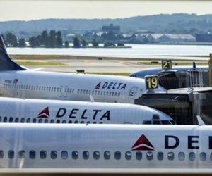 خطوط هوایی آمریکا به خلبانانی که در تعطیلات پرواز کنند دستمزد ۳ برابری می‌دهد