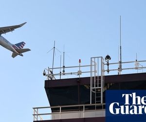 بحران کمبود نیروی کنترل ترافیک هوایی در فرودگاه هالیوود بوربنک لس‌آنجلس به‌دلیل تعطیلی دولت آمریکا