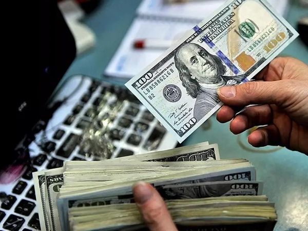 تبدیل دلار گردشگران به کارت ریالی در فرودگاهها