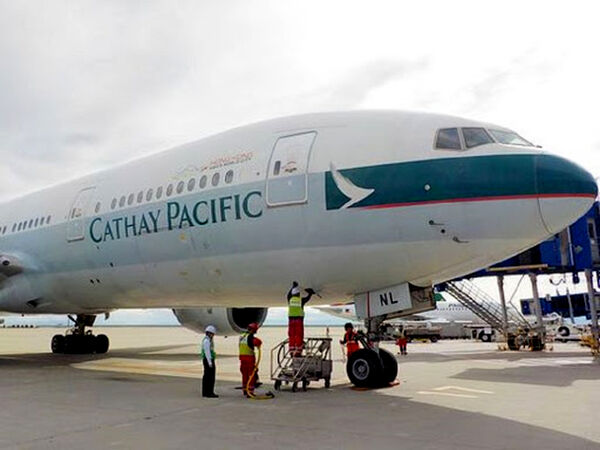 شرکت هواپیمایی Cathay Pacific در مذاکراتی با بویینگ و ایرباس تحویل هواپیماهای خریداری شده را به تعویق انداخت