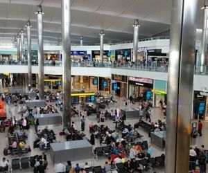 رعایت فاصله اجتماعی در فرودگاه امکان پذیر نیست 