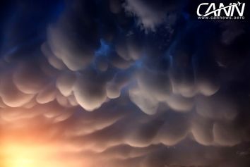 ابرهای کومولونیمبوس ماماتوس و هوانوردی