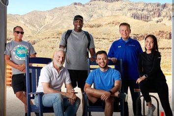 شش گردشگر به فضا سفر می کنند