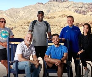 شش گردشگر به فضا سفر می کنند