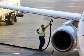 چرا موتورهای هوایی همچنان به اکتان بالا و سرب نیاز دارند؟