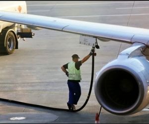 چرا موتورهای هوایی همچنان به اکتان بالا و سرب نیاز دارند؟