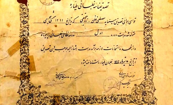 تصویری نوستالژی از یکی از اولین گواهینامه‌های خلبانی ارائه شده در نیروی هوایی ایران
