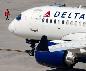 اشکال فنی در هواپیما منجر به خونریزی گوش و بینی ۱۰ مسافر شد

