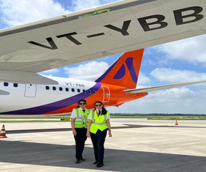 خلبانان زن اکاسا ایر ۲۵امین بوئینگ ۷۳۷ مکس را به هند آوردند