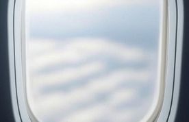 چرا پنجره هواپیماها گرد هستند، نه چهارگوش؟