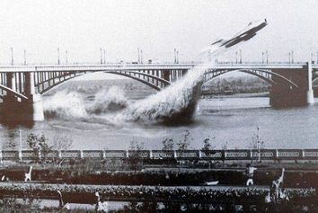 شایعه عبور هواپیما از زیر پل اهواز در فضاى مجازى!