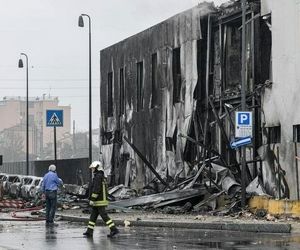 سقوط هواپیما روی یک ساختمان در میلان ایتالیا 