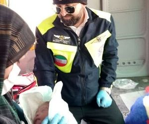 تولد نوزاد پسر در بالگرد هوانیروز ارتش +تصویر
