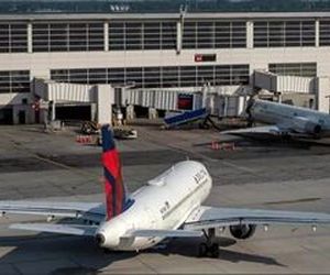 فرود اضطراری یک فروند هواپیمای مسافربری در آمریکا