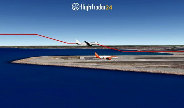 خطر از بیخ گوش هواپیمای ایزی جت گذشت!