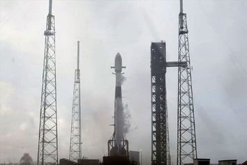 ماهواره‌های «آمازون» با یک روز تاخیر پرتاب می‌شوند