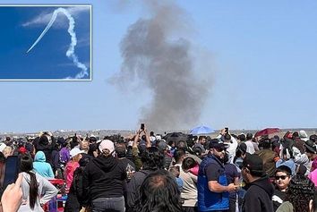 لحظه آتش گرفتن هواپیما در یک نمایش هوایی در تگزاس +فیلم