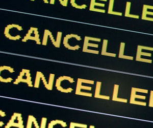 کنسلی پرواز : من و گروه یازده نفره ام الان استانبول ....