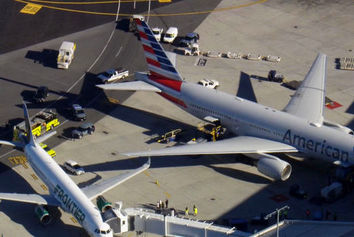 دو هواپیما در فرودگاه لوگان بوستون با هم برخورد کردند +فیلم