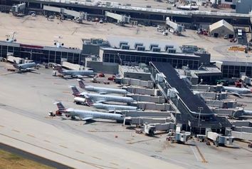 توقف موقت پروازها در فرودگاه فیلادلفیا 
به دلیل تهدید به بمب‌گذاری