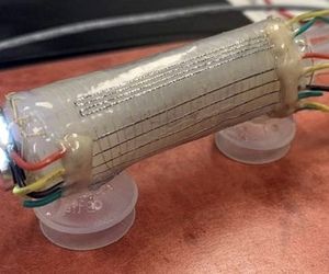 بازرسی قطعات موتور هواپیما با یک ربات