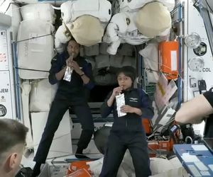 چرا فضانوردان نمی‌توانند در فضا نان بخورند؟