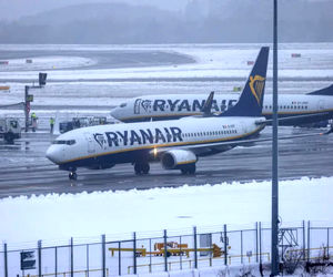 اختلال در پروازهای فرودگاه منچستر به دلیل یخ‌بندان و برف