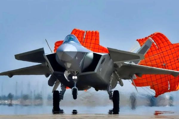 جنگنده مرموز چین که آمریکا هنوز مشابه آن را نساخته است!