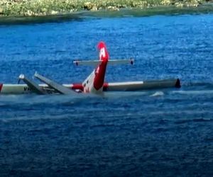 برخورد یک قایق تفریحی با هواپیمای شناور در بندر زغال سنگ ونکوور + فیلم