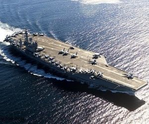 ناو هواپیمابر 13 میلیارد دلاری آمریکا با مشکل سرویس بهداشتی