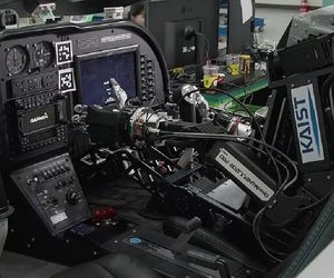 رونمایی از اولین ربات خلبان انسان‌نما