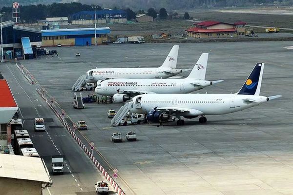 از ۶۵ فرودگاه کشور ۳۵ فرودگاه کمتر از یک پرواز دارند