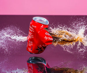 دومینوی انفجار قوطی‌های نوشابه در پرواز!