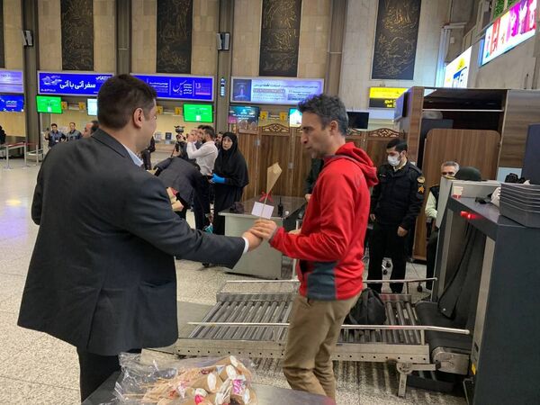 برگزاری مراسم روز پدر توسط هواپیمایی چابهار در فرودگاه مهرآباد
